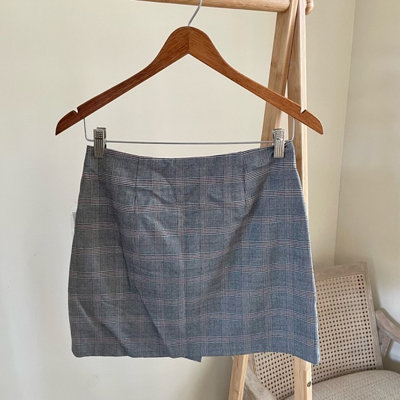 Forever 21 Plaid Mini Skirt in Black/Burgundy - Small - Picture 3 of 3